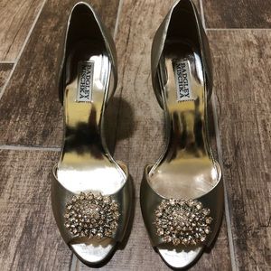 BADGLEY MISCHKA Gold and Rhinestone Pumps Heels 9